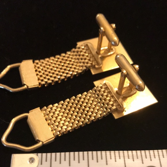 3/$15 ⭐️ Vintage gold tone wrap cuff links diamond pattern cufflinks (u) - Picture 4 of 4